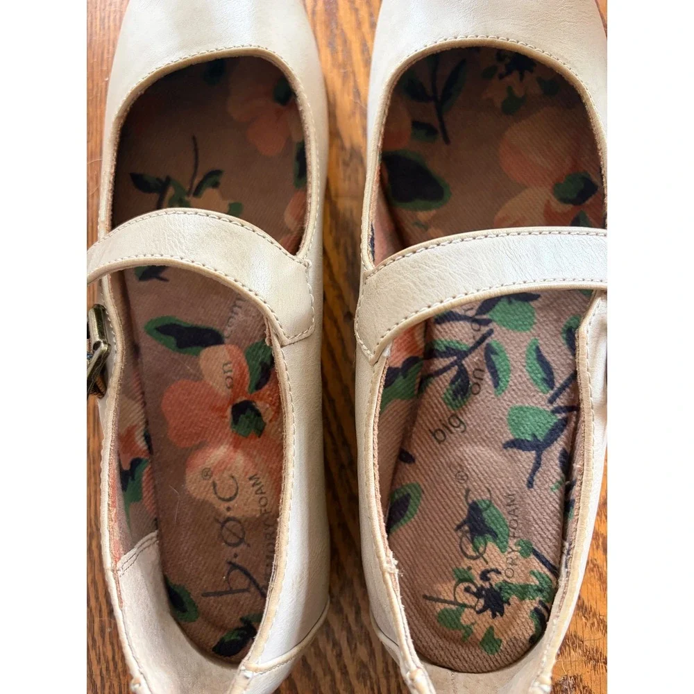 B.O.C. Womens Mary Jane Flats Beige Tan Buckle Strap Floral Memory Foam